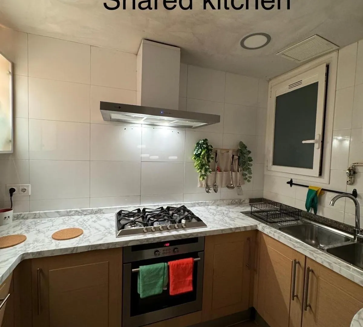 Rooms In A Charming Apartment In The Central Area 바르셀로나 스페인